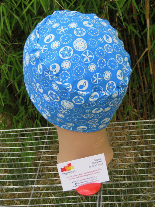 Bonnet chimio basic "bleu imprimé boutons blancs"  fabriqué en Vendée