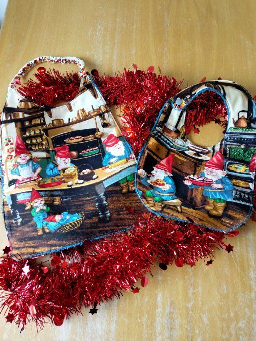 lot de deux bavoirs LUTINS