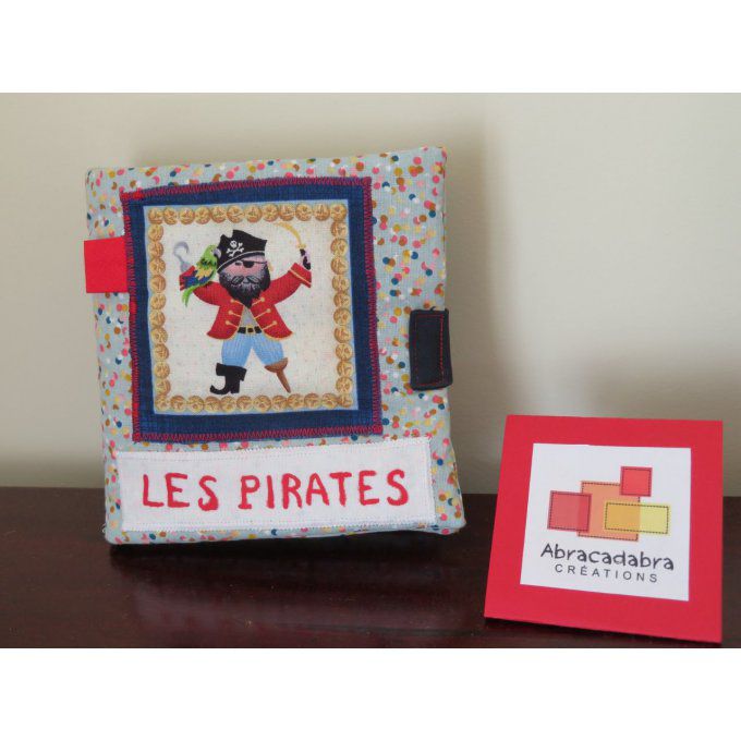 LIVRE D'EVEIL "LES PIRATES"  