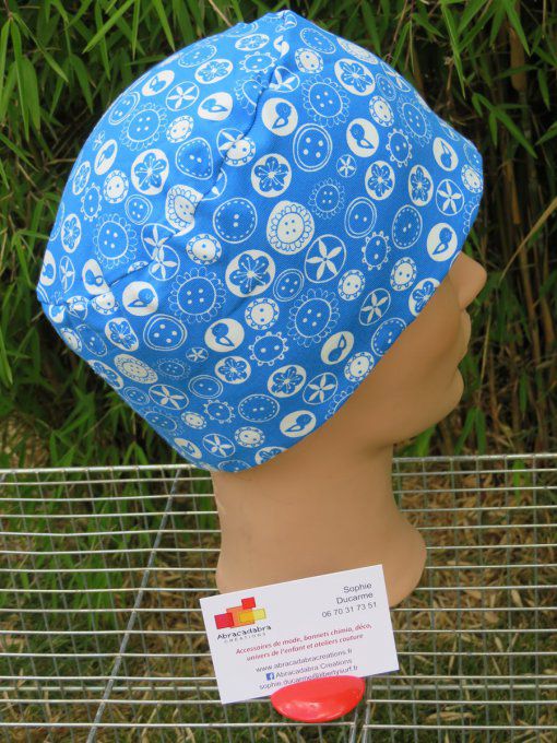 Bonnet chimio basic "bleu imprimé boutons blancs"  fabriqué en Vendée