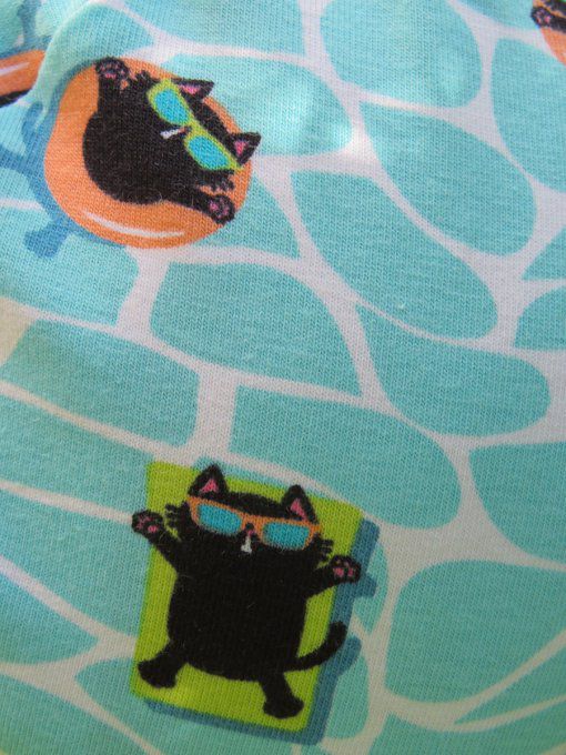 Bonnet chimio basic "chats à la piscine" fabriqué en Vendée 