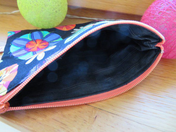Trousse doublée fleurs multicolores sur fond noir (petit format)